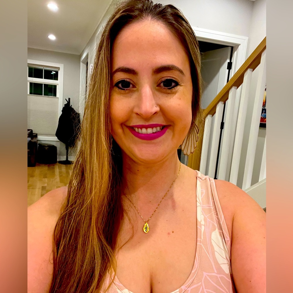 Meet your Posher, Lara